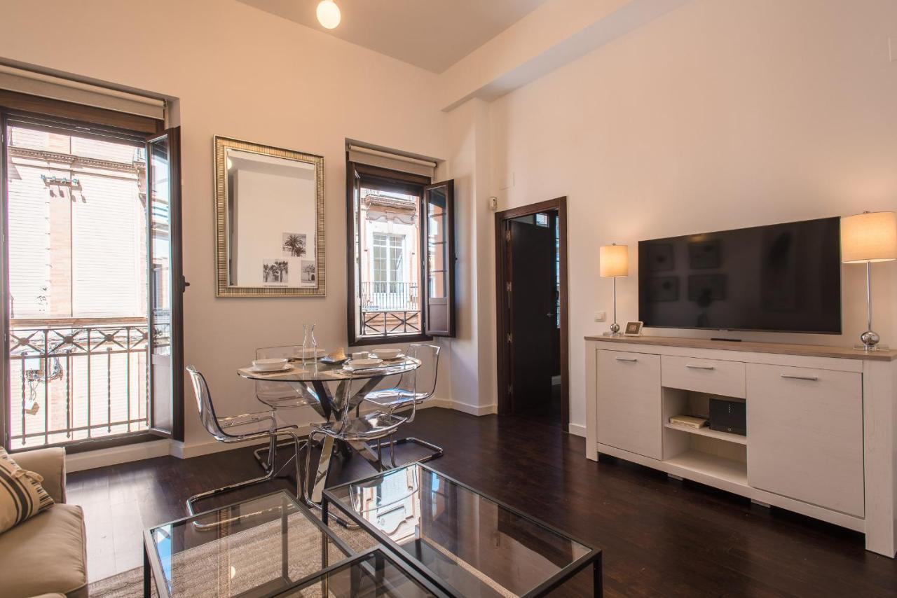 Apartamento Puerta Real - Free Parking Sevilla Bagian luar foto