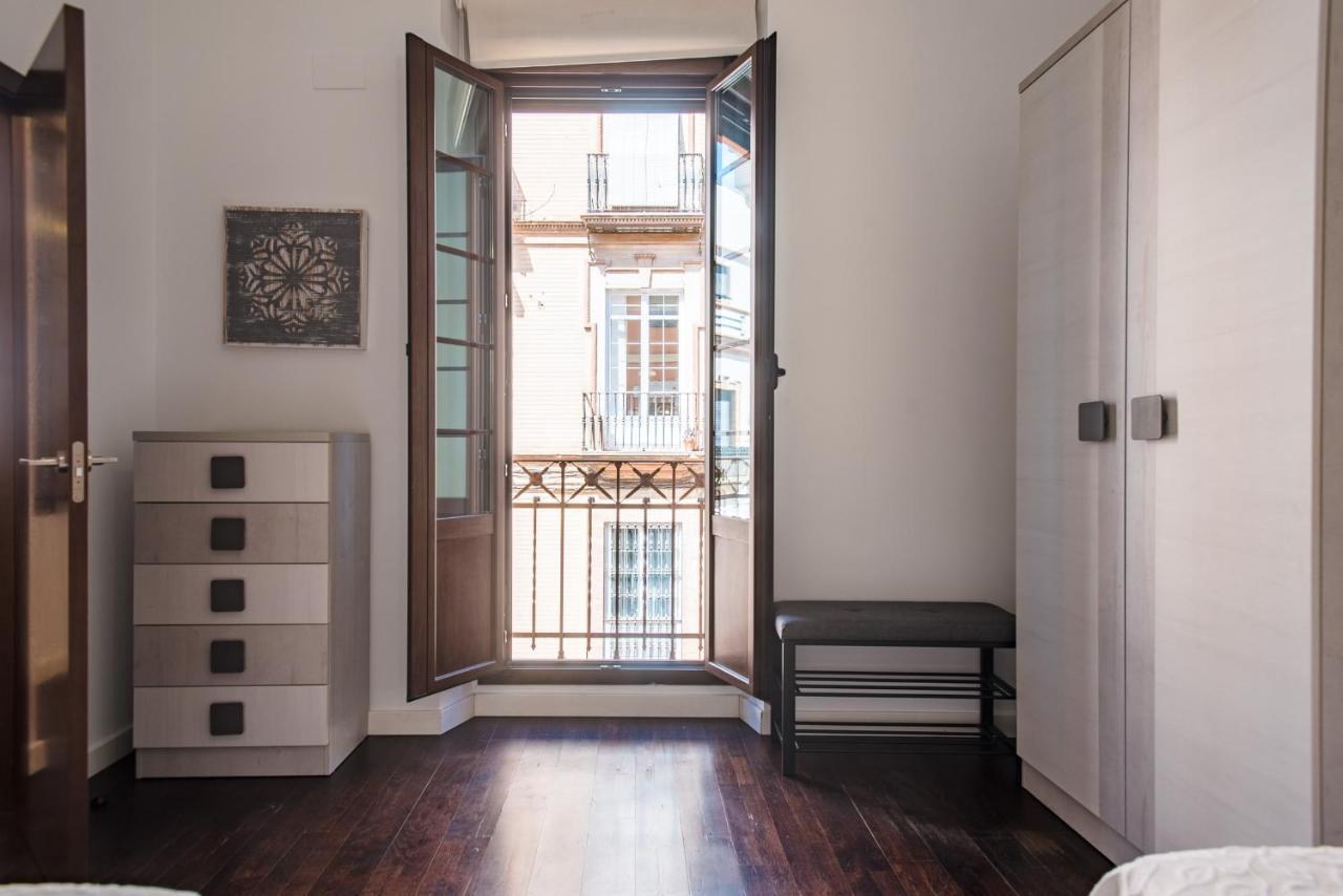 Apartamento Puerta Real - Free Parking Sevilla Bagian luar foto