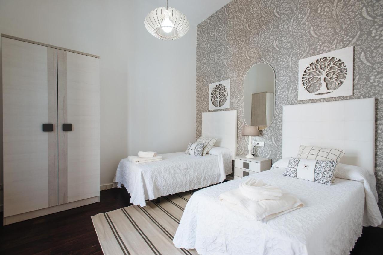 Apartamento Puerta Real - Free Parking Sevilla Bagian luar foto