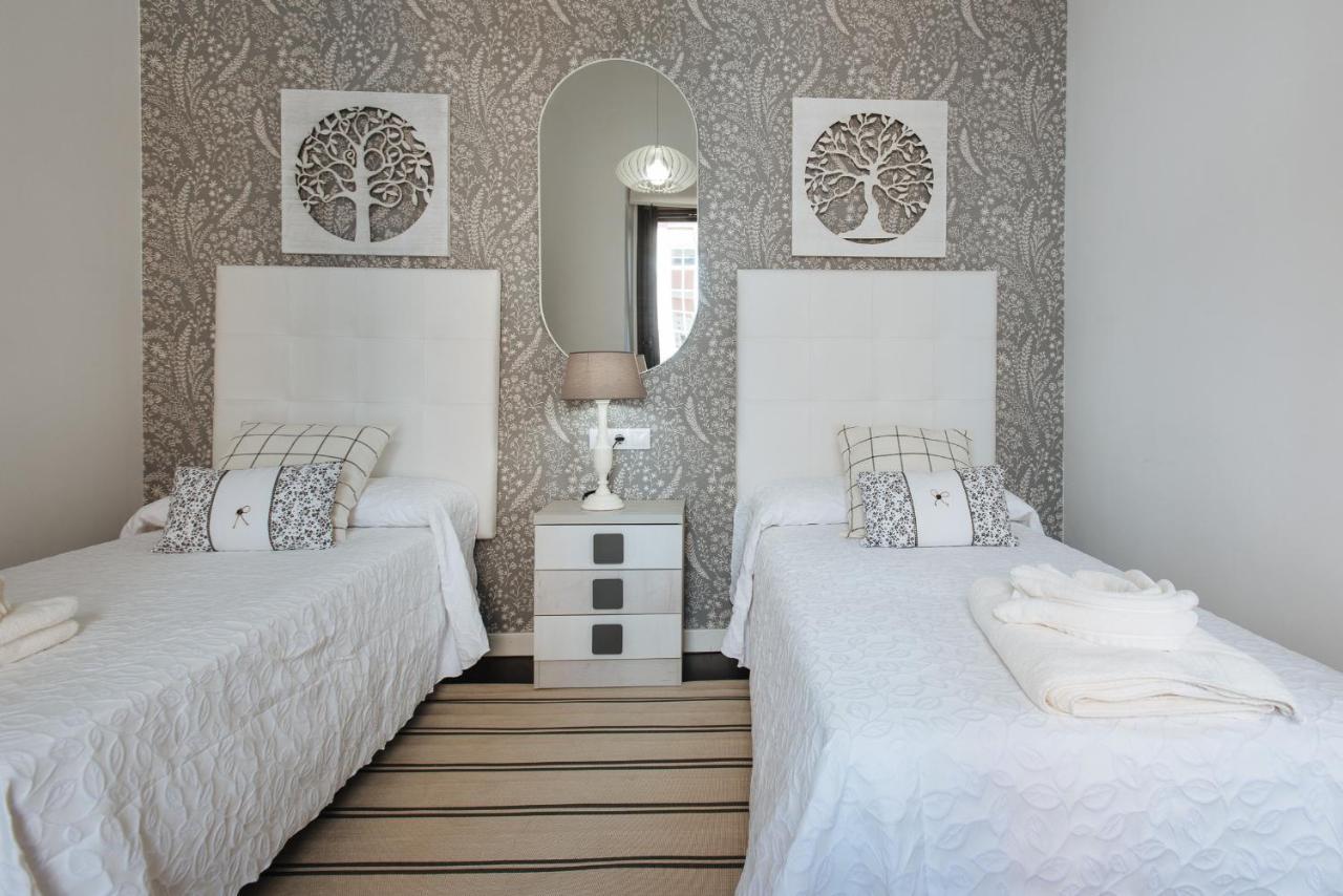 Apartamento Puerta Real - Free Parking Sevilla Bagian luar foto