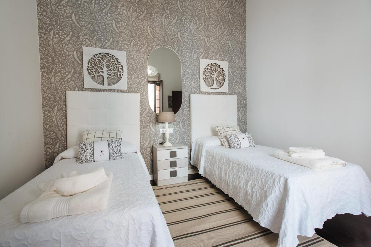 Apartamento Puerta Real - Free Parking Sevilla Bagian luar foto