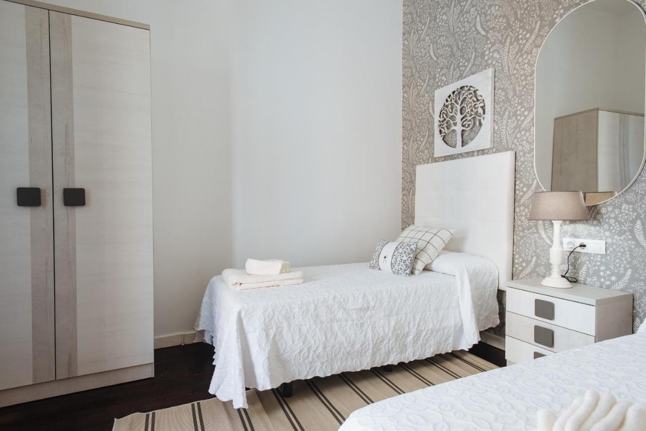 Apartamento Puerta Real - Free Parking Sevilla Bagian luar foto